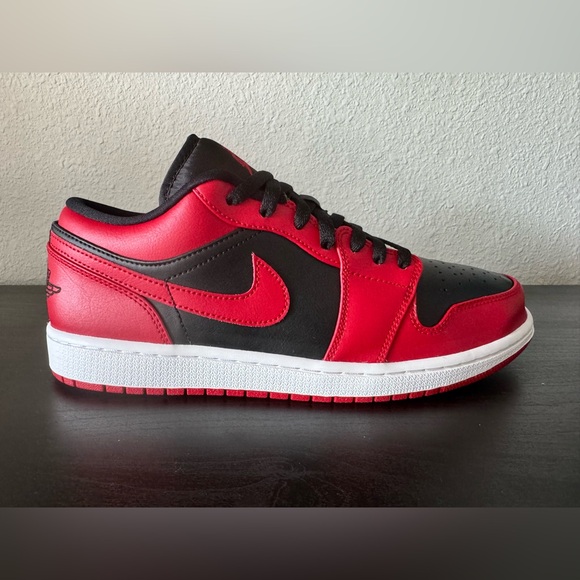 Size 10.5 Jordan 1 Low "Reverse Bred" 553558-606 - Picture 1 of 9